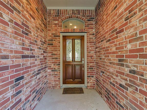 3rd image of 26427 Sundown Cove Ln