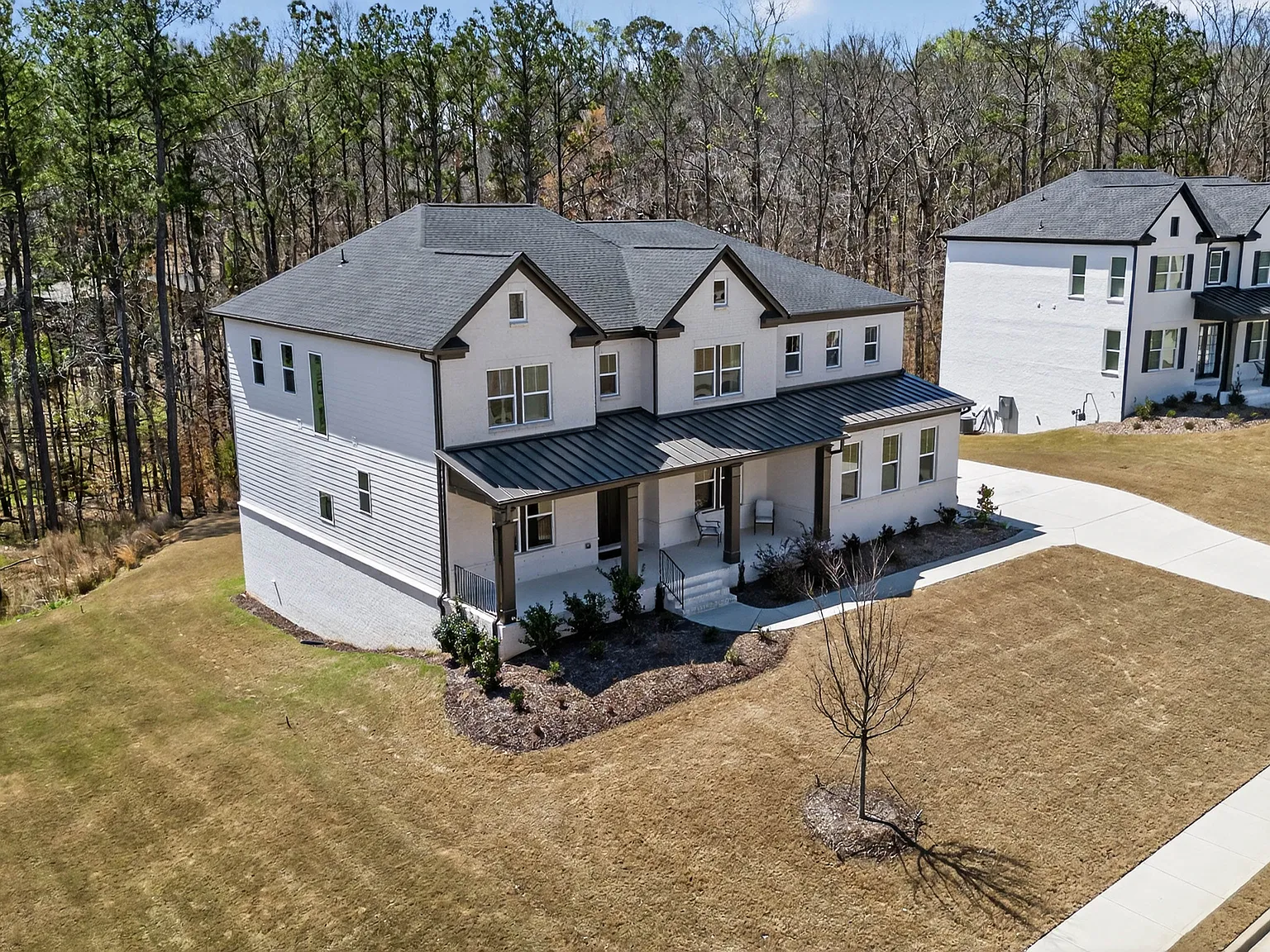 5 bed, 5.5 bath, 5220 sqft, $6,300 — Photo 4