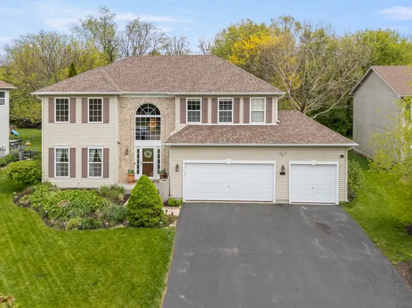 49 Sarah Dr, Crystal Lake, IL 60014