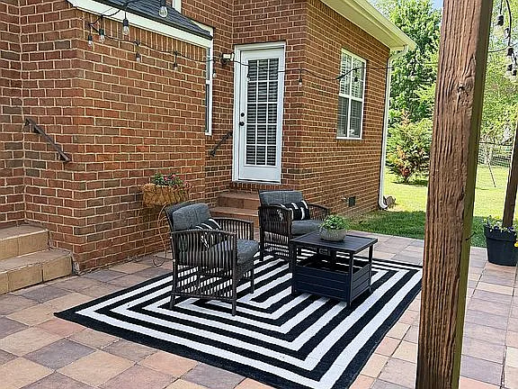 1510 Beaumont Ter — exterior photo