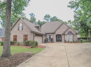 54 Windy Ridge Cir, Columbus, MS 39702