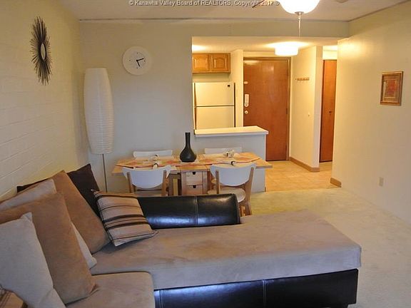2nd image of 2106 Kanawha Blvd E