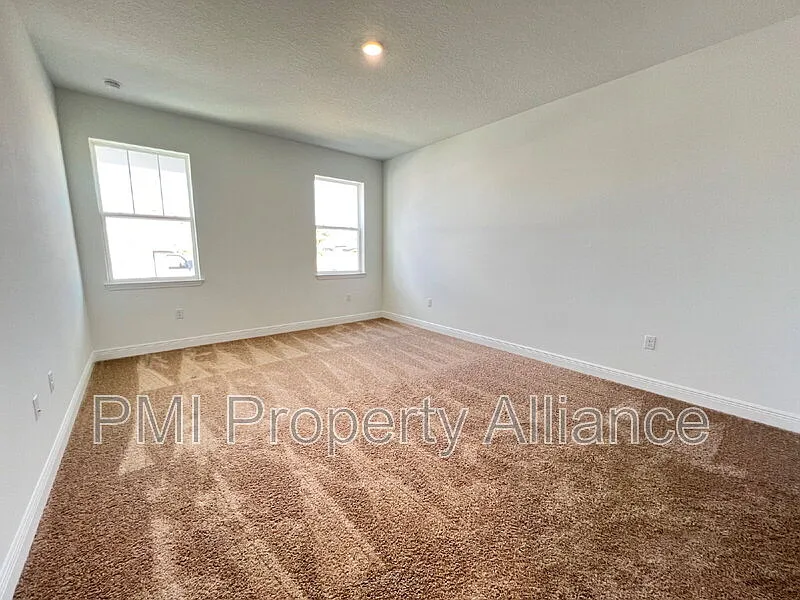 5 bed, 3.5 bath, 2843 sqft, $3,449 — Photo 4