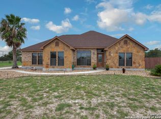 73 Oak Fields Dr, Floresville, TX 78114