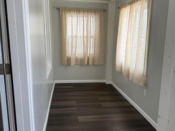 5th image of 234 Carleton Ave