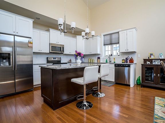 5th image of 56 Cypress St