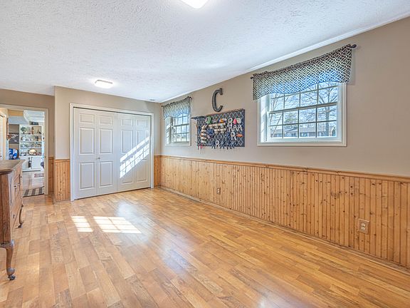 5th image of 422 Bourbon Acres Rd