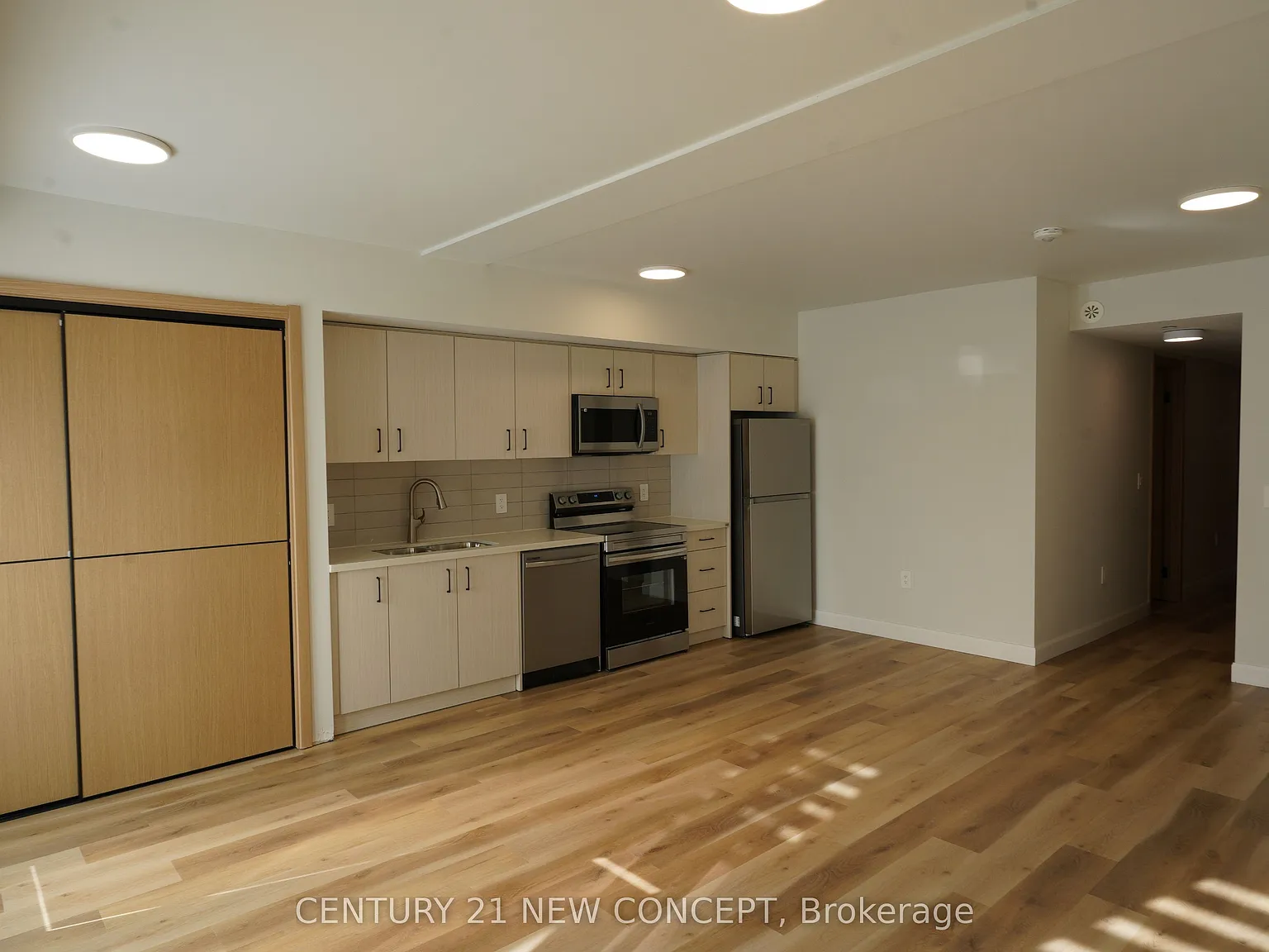 3 bed, $2,900 — Photo 3