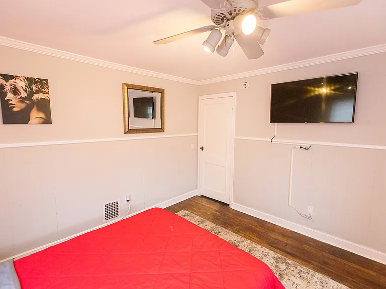30 Florence Ave — Photo 21