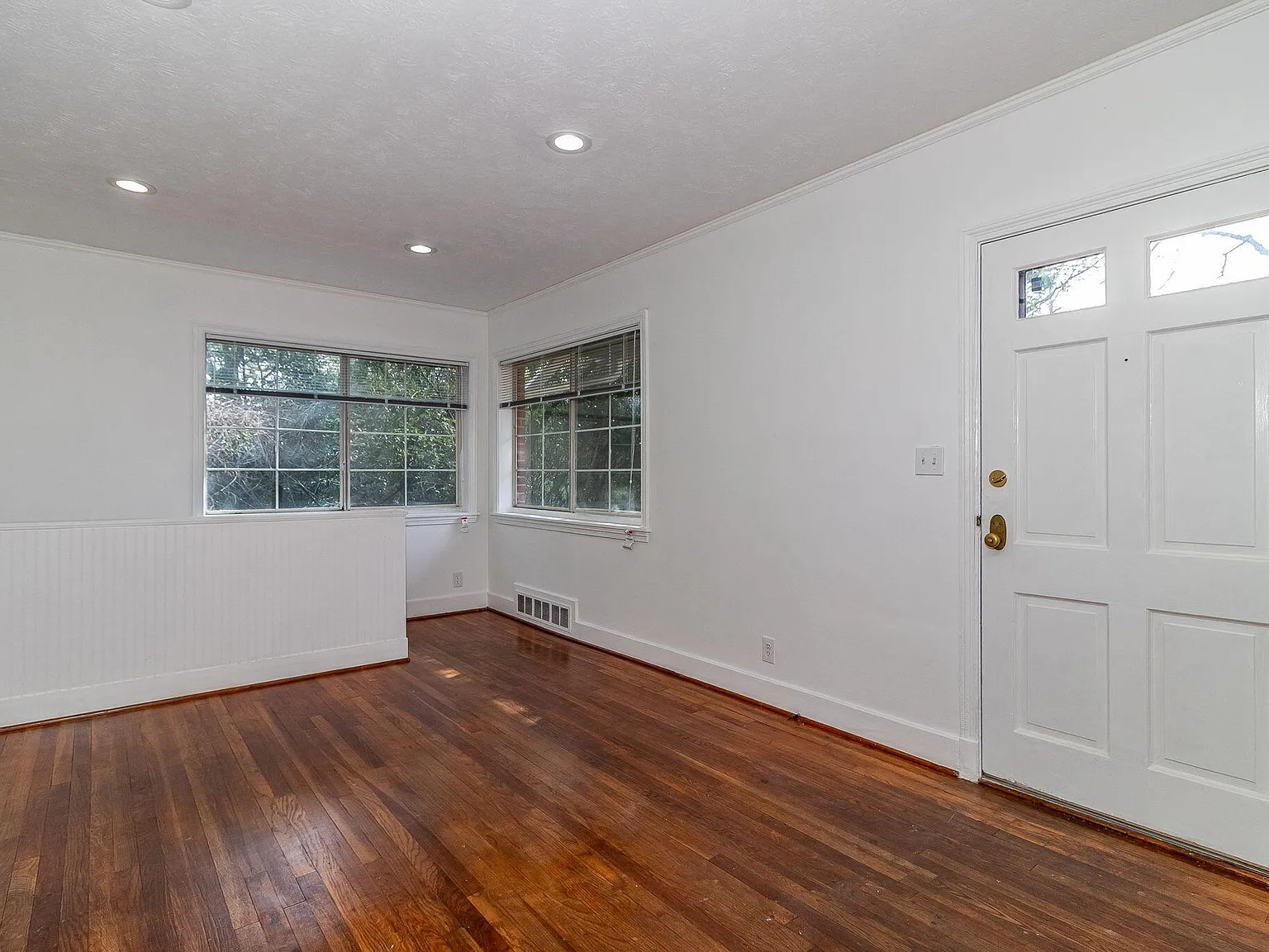 3 bed, 2.5 bath, 1926 sqft, $1,600 — Photo 4
