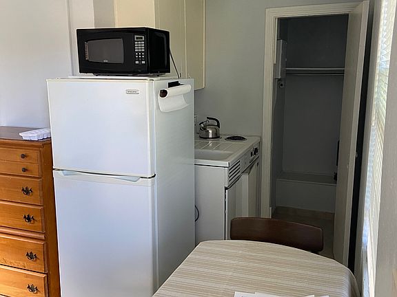 2nd image of 475 SW Blvd N #1