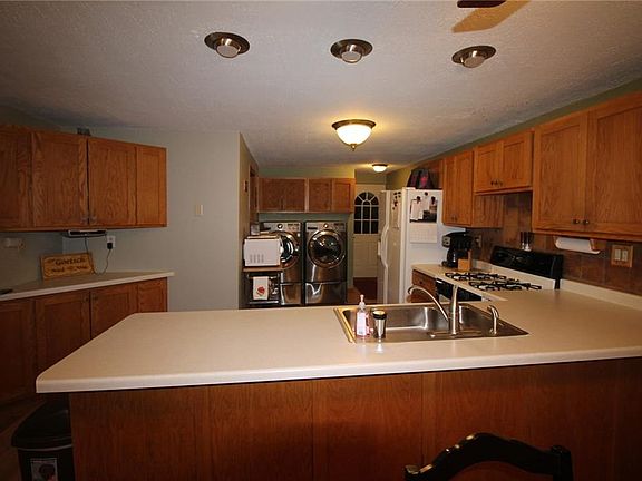 5th image of 2202 4th St E