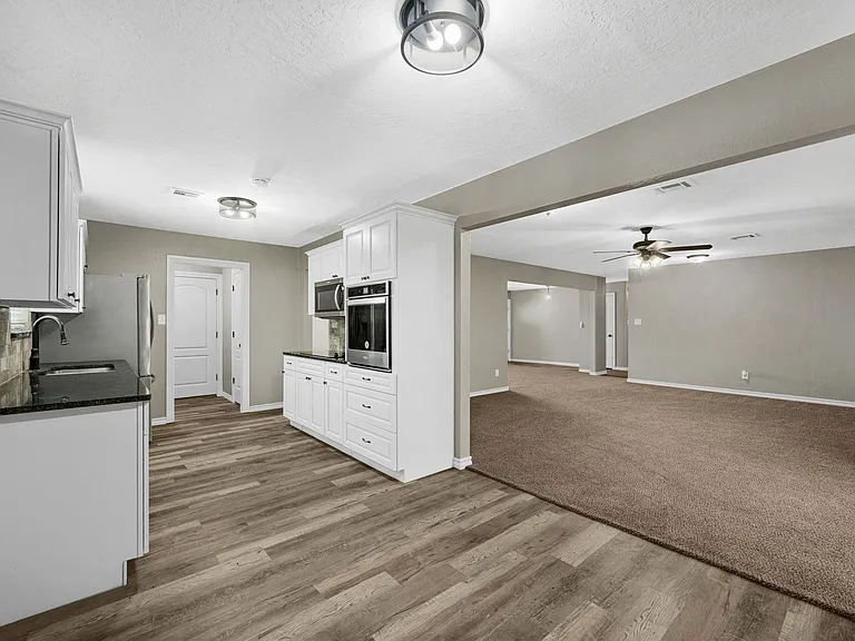 6943 NW Eisenhower Dr — Photo 17