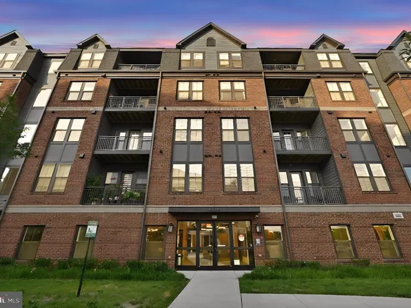 3927 Fair Ridge Dr APT 201, Fairfax, VA 22033