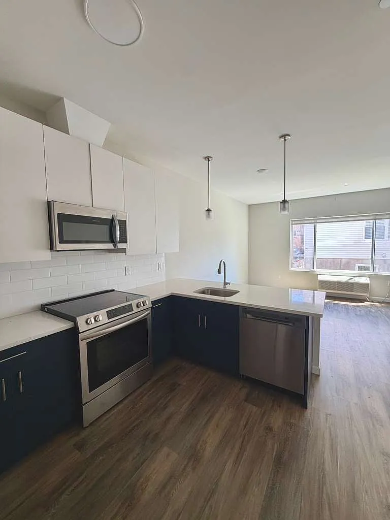 2 bed, $2,800 — Photo 1