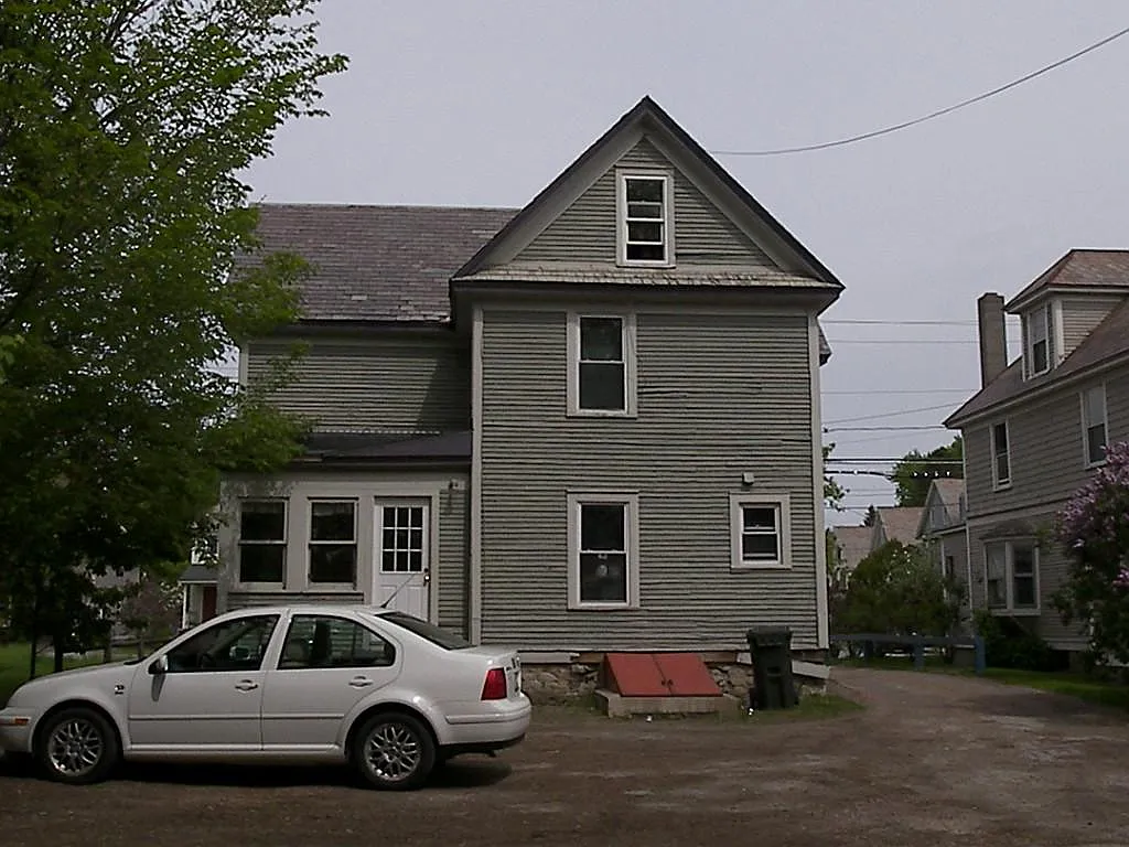 7 bed, $6,825 — Photo 2