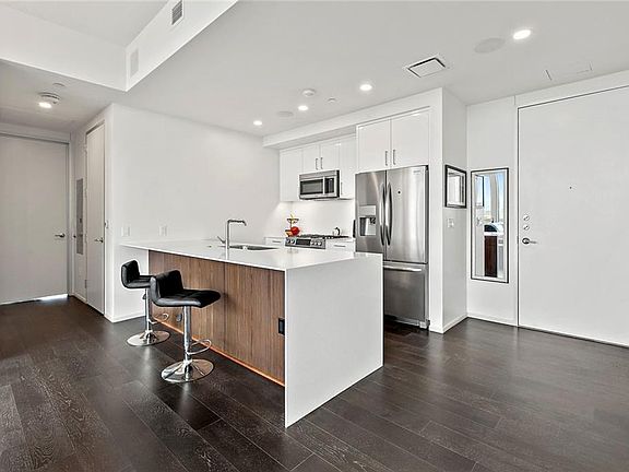 3rd image of 301 West Ave APT 1101