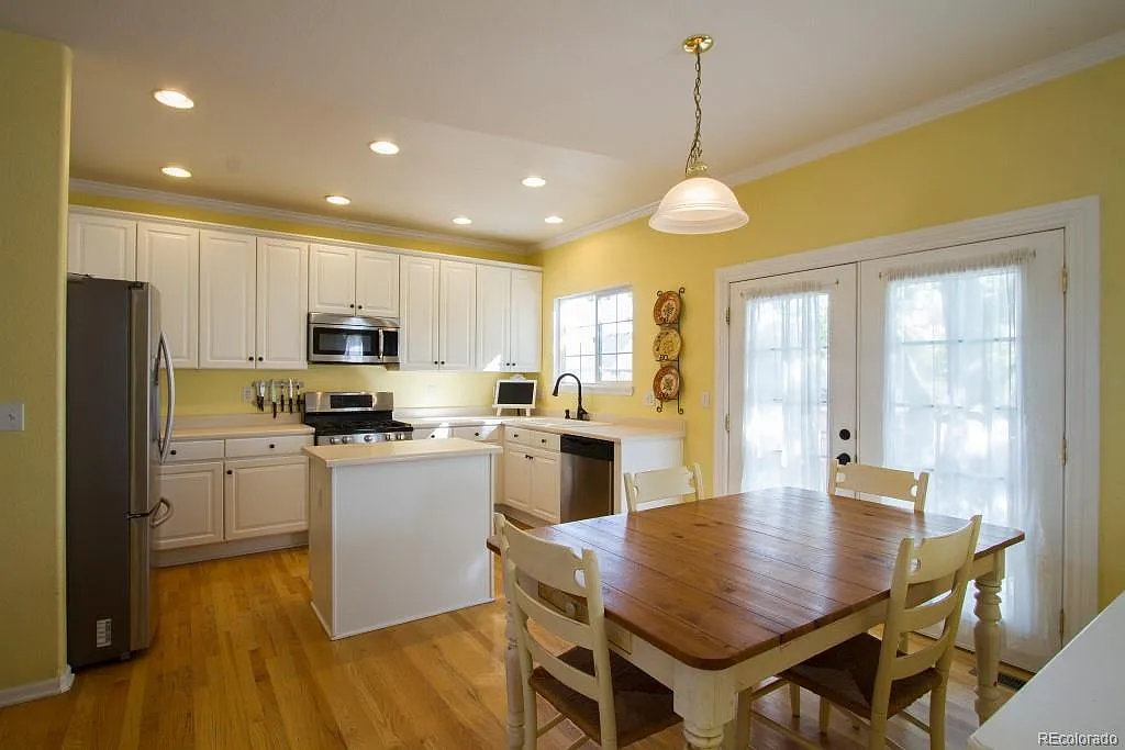 5 bed, 2620 sqft, $3,395 — Photo 3