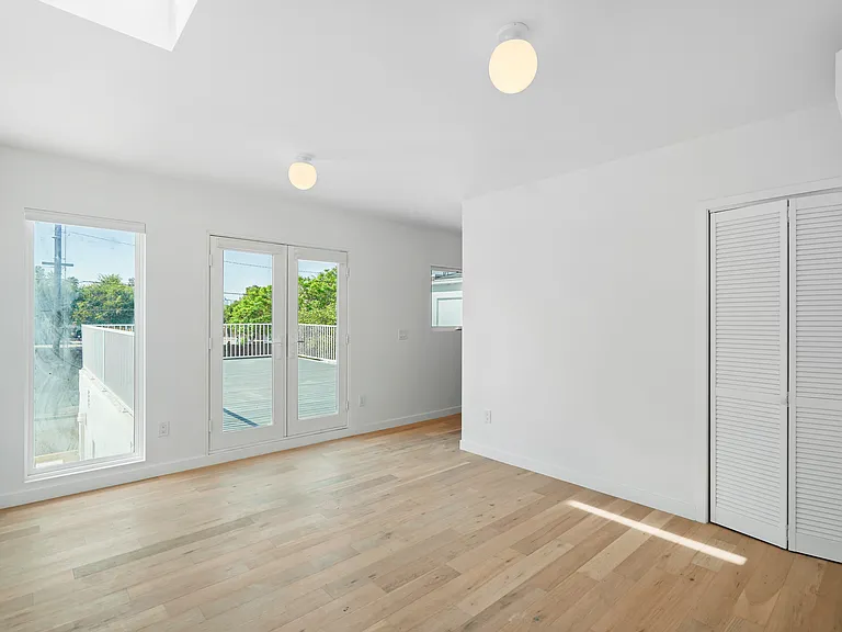 8443 Clinton St #4 — Photo 2