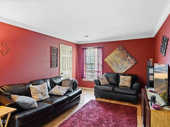 3rd image of 119 Arcadia Ln APT B