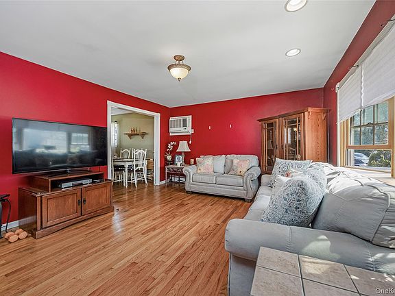 4th image of 384 S 11th Street