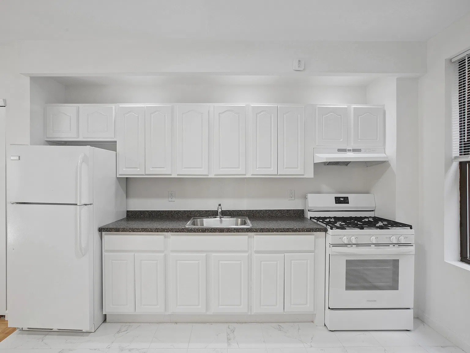 920 Riverside Drive — Photo 3