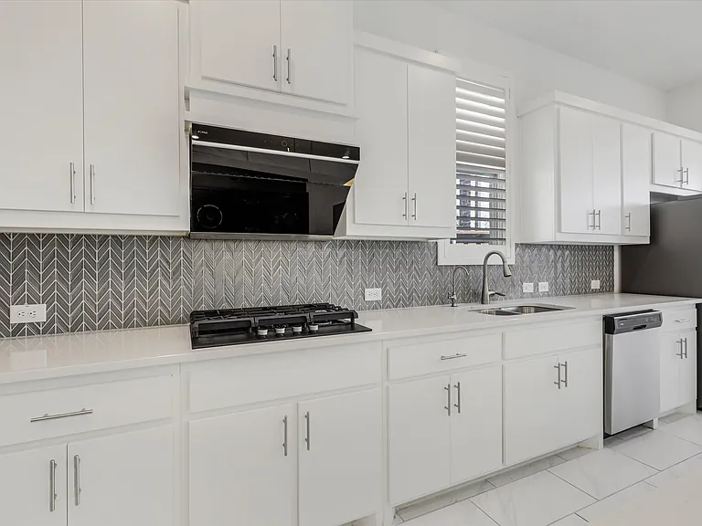 8308 Pine Valley Dr — Photo 25