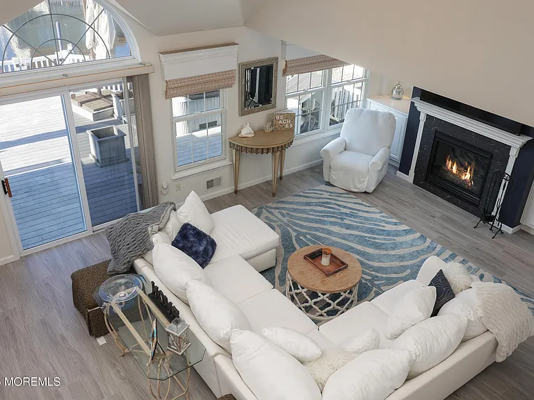 11 Peaksail Dr — Photo 12
