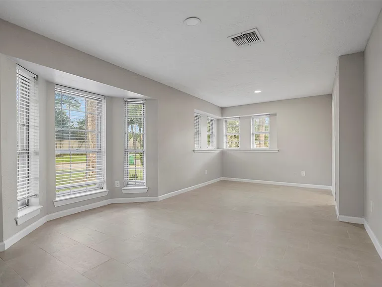 1015 Rock Canyon Dr — Photo 5
