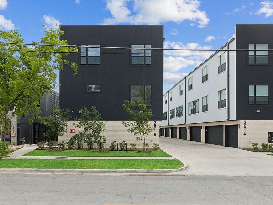 1st image of 2614 N Carroll Ave #102
