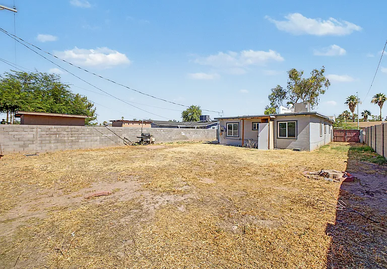 2045 E Orange St — Photo 31
