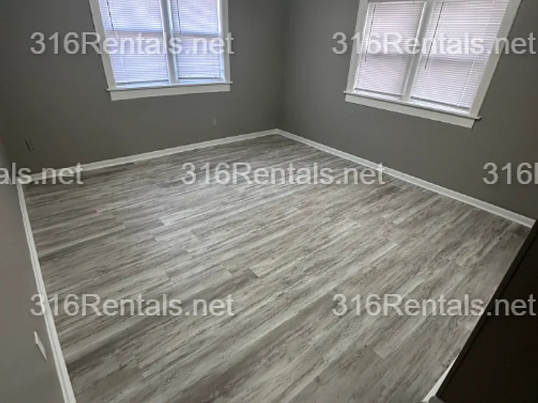 6155 S Hydraulic St — Photo 5