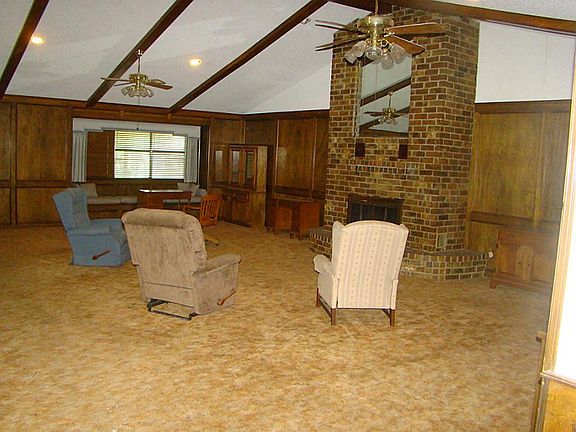 Great Living room for entertaining guest.