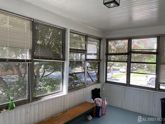 4th image of 319 Felton Ave
