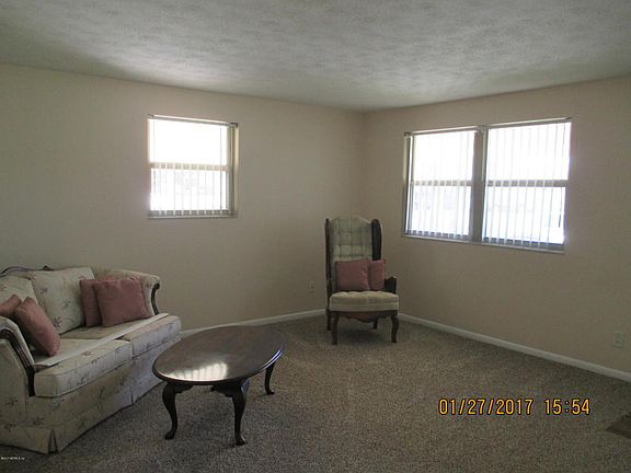 4th image of 443 Renne Dr N