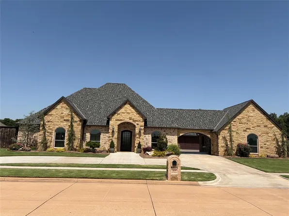 909 NW Thornbury Dr, Lawton, OK 73505