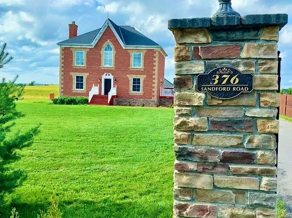 376 Sandford Rd, Uxbridge, ON L0C 1E0