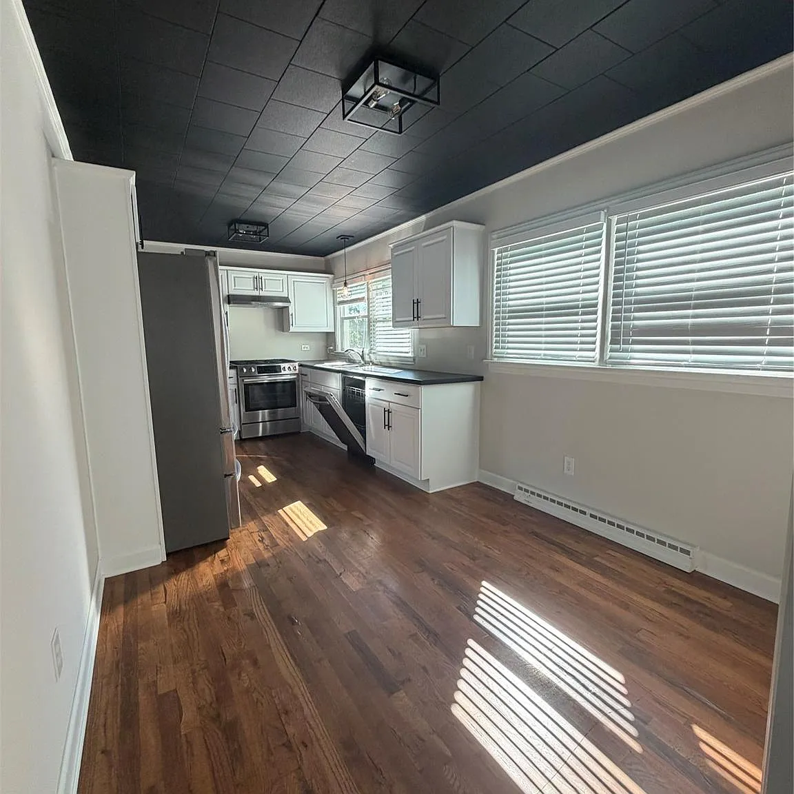 3 bed, 1.0 bath, 1209 sqft, $1,800 — Photo 4