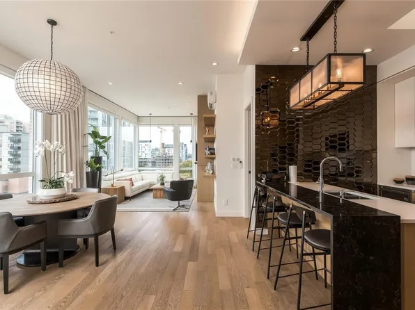 1033 Cook St #Penthouse 3, Victoria, BC V8V 0E1