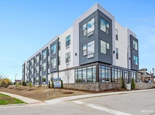 1101 Ritter St #204, North Aurora, IL 60542