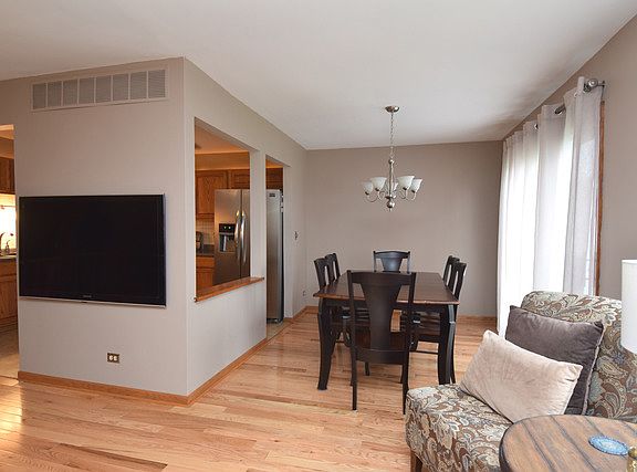 5th image of 223 Lakeshore Ln