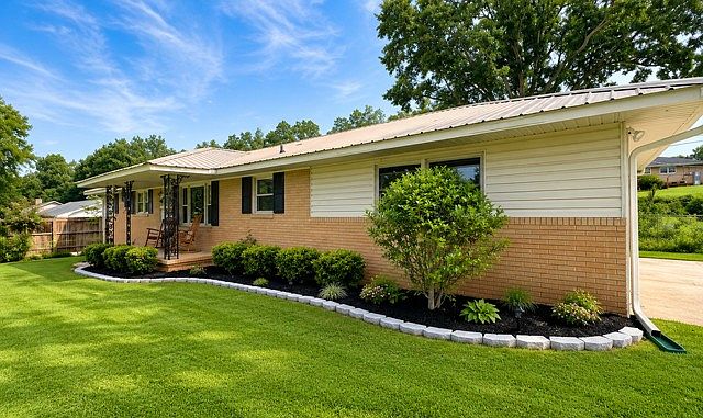 1st image of 305 Clearview Dr