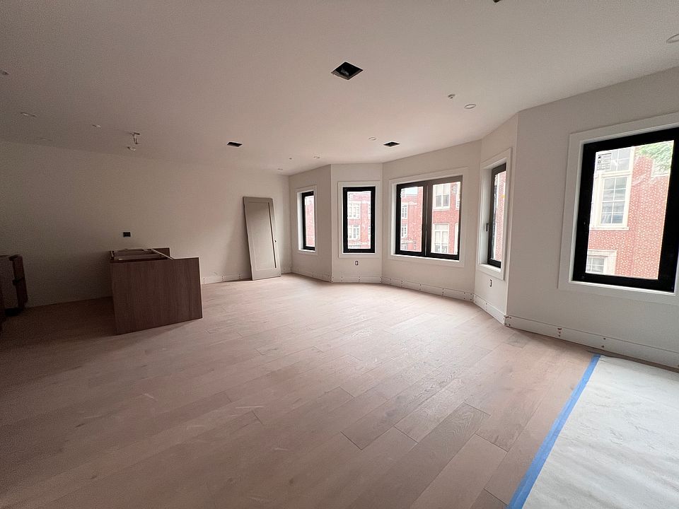 1st image of 207 W 7th St #301