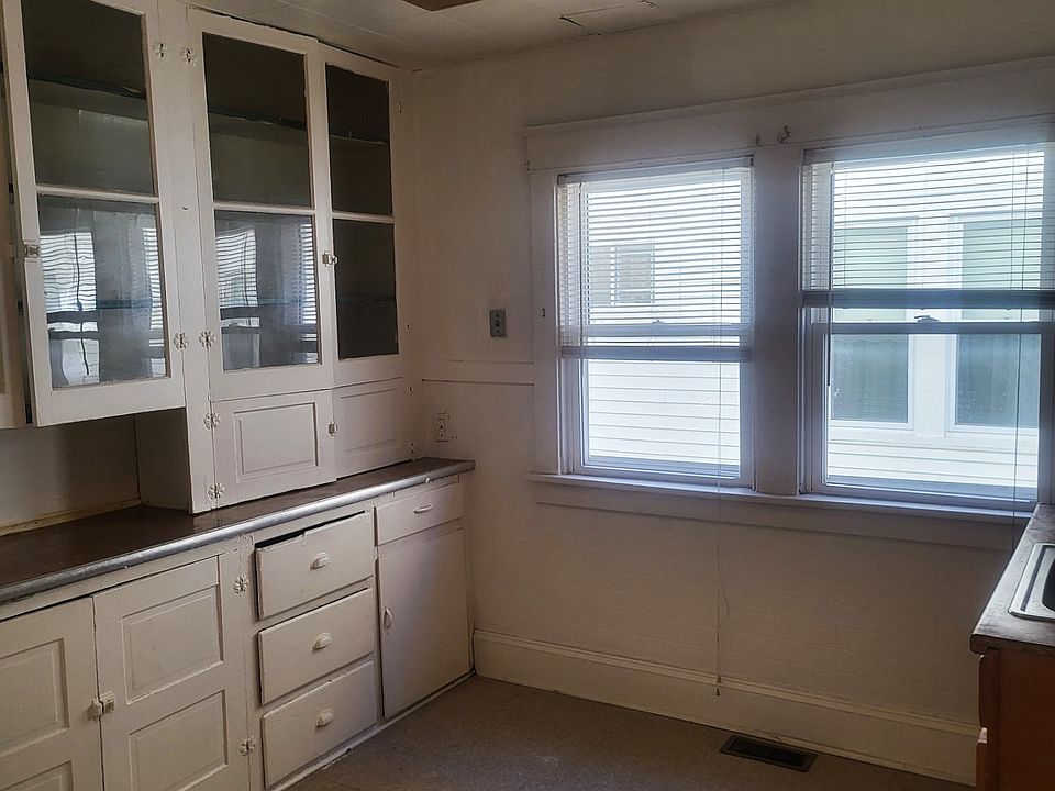 1st image of 422 Moselle St APT 1