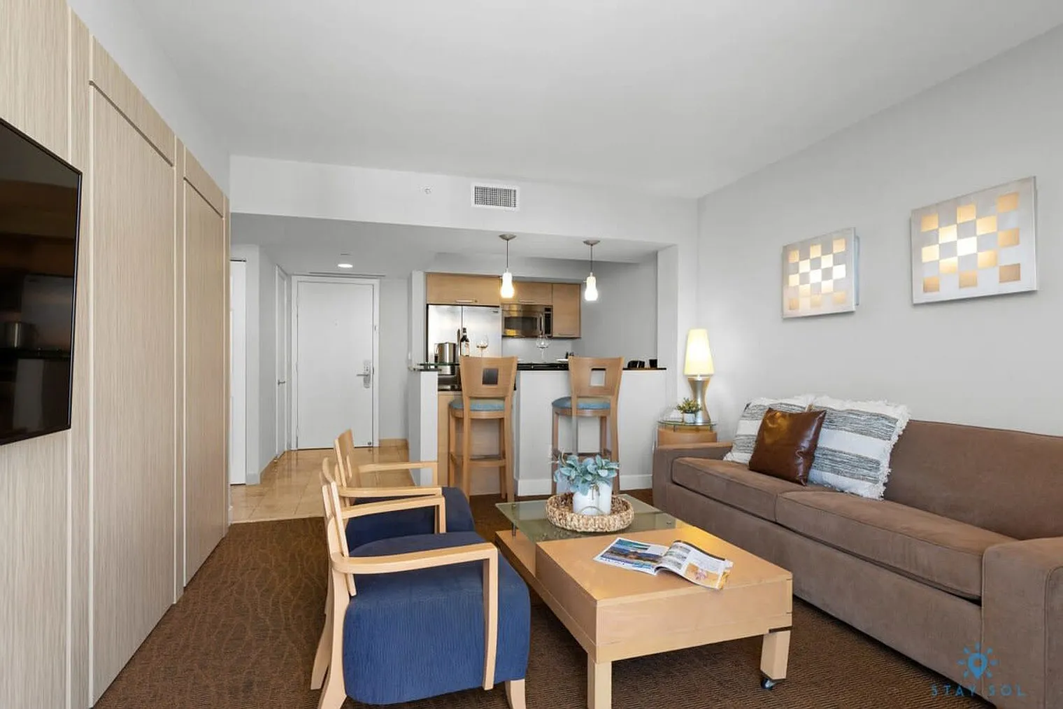 1 bed, 1.0 bath, 678 sqft, $3,874 — Photo 3