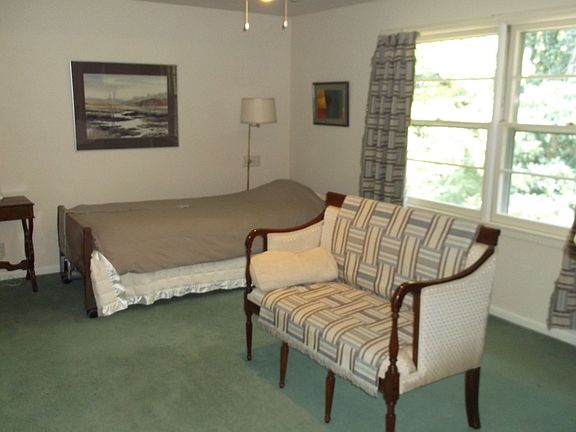 Upper Level BR w/ ensuite bath