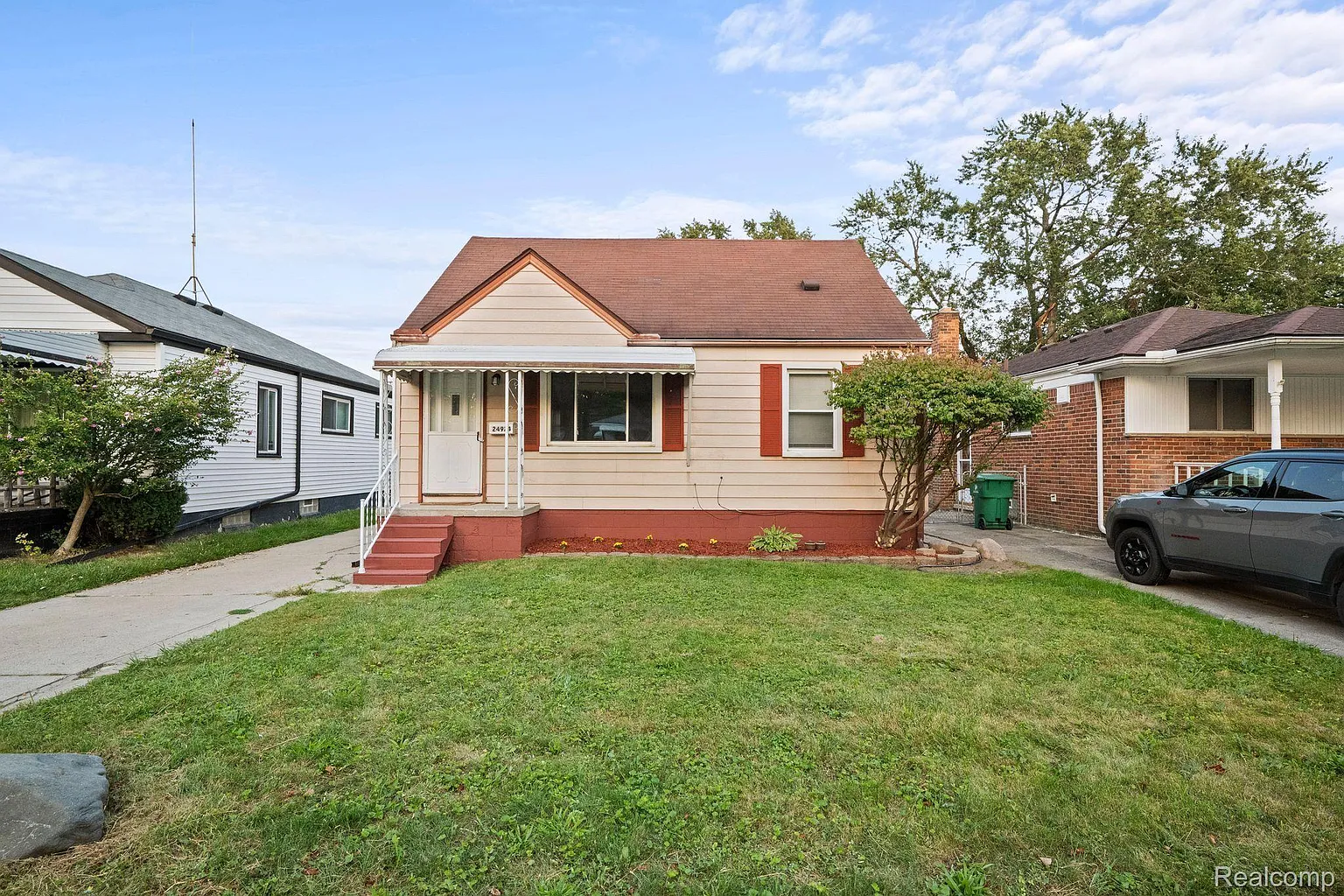24924 Grove Ave photo 1