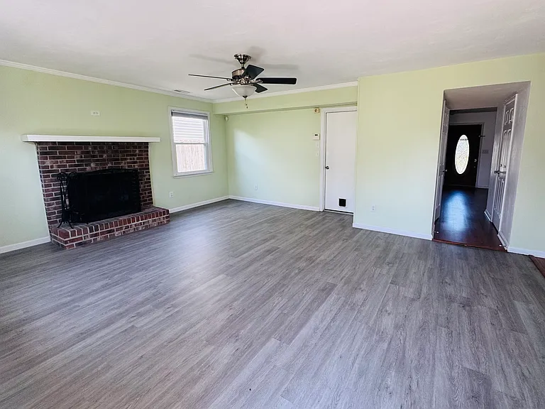 3901 Quartz Ln — Photo 8