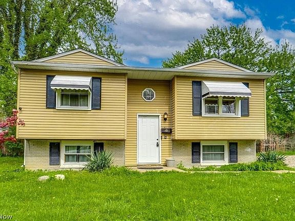 3rd image of 371 Washington Cir