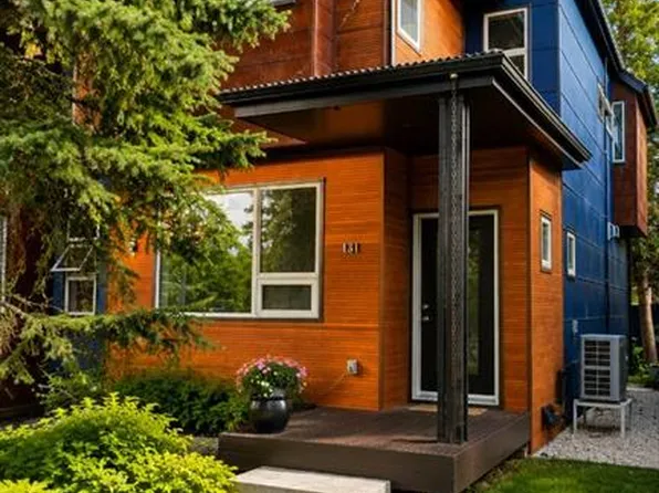 131 N 8th Ave NE, Calgary, AB T2E 0P6